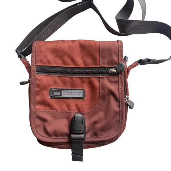 REI Adjustable Crossbody Bag Rust Red 8"x6.5" Lightweight Durable Nylon - Picture 3 of 12